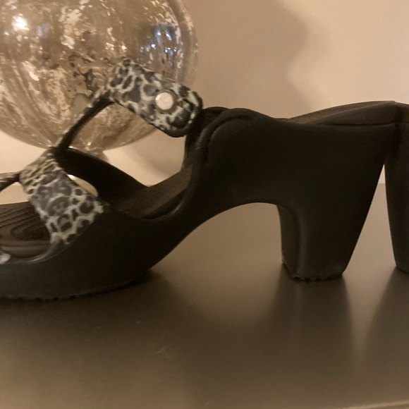 CROCS animal print sandals. Barely worn. - Picture 4 of 7